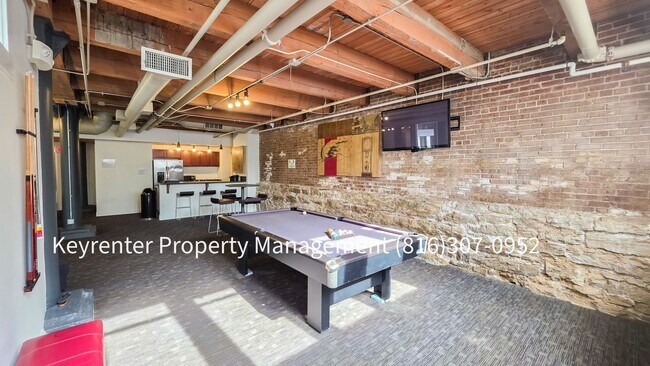 Building Photo - Cozy Downtown Studio | Heart of the City