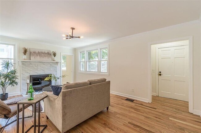 Building Photo - 1226 Thomas Rd