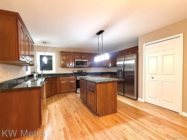 Building Photo - 1176 Cadmus Dr