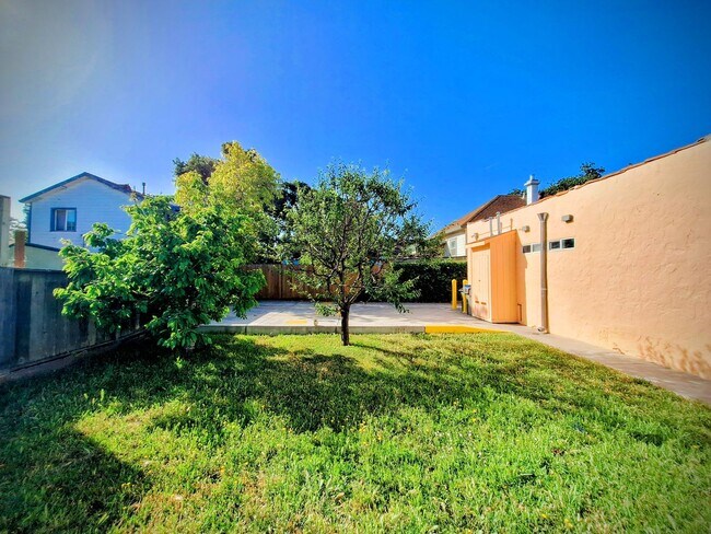 Building Photo - N11T88-90