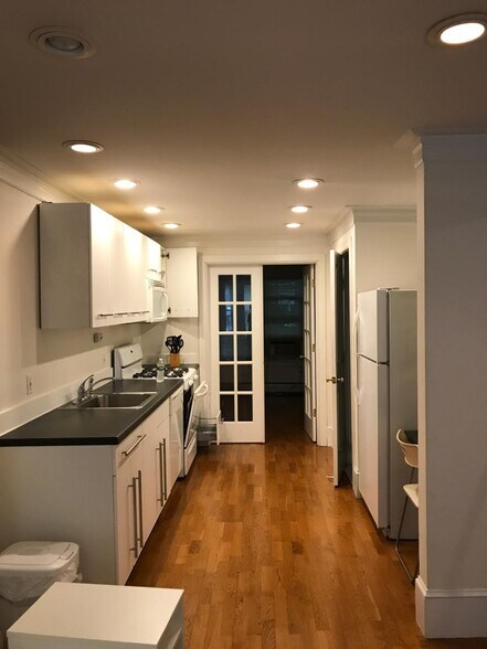 Building Photo - 63 Van Reipen Ave