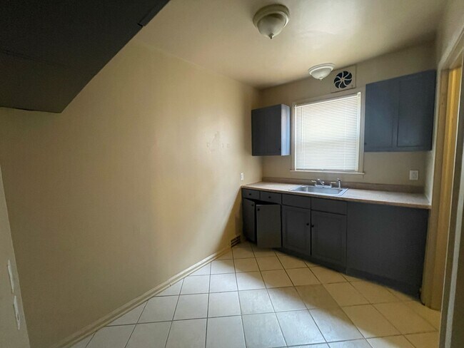 Building Photo - 11806 Wilshire Dr