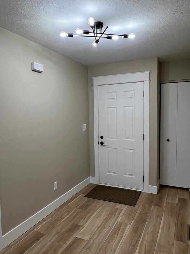 Building Photo - 109 Ravinia Dr