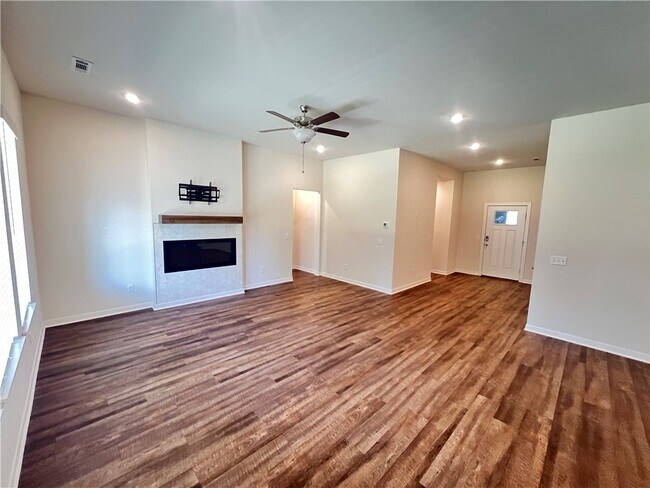 Building Photo - 522 W Branta St