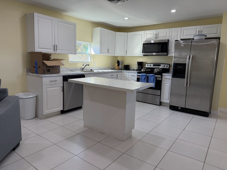 Kitchen - 3633 SE 20th Ter