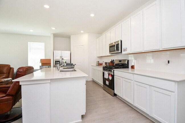 Building Photo - 26610 Coast Redwood Dr