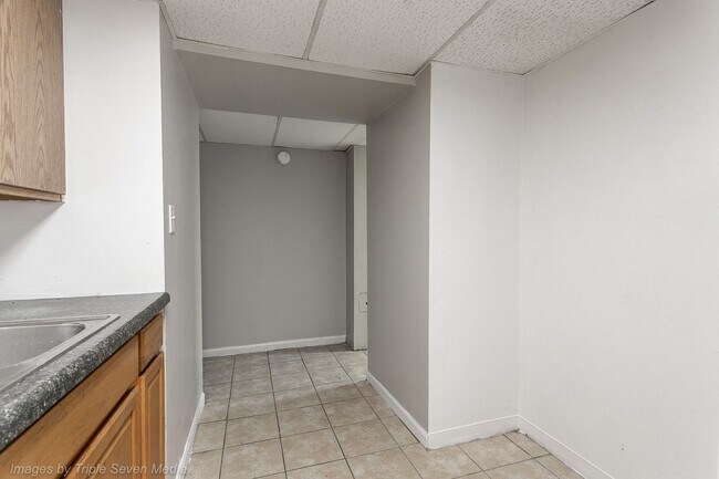 Building Photo - 3714 W Ferdinand St