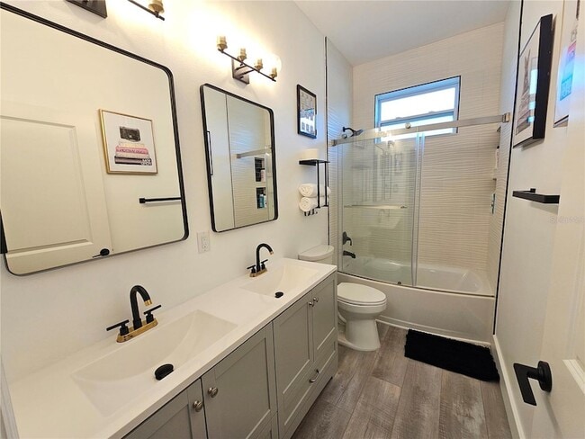 Building Photo - 2075 Jewell Ave