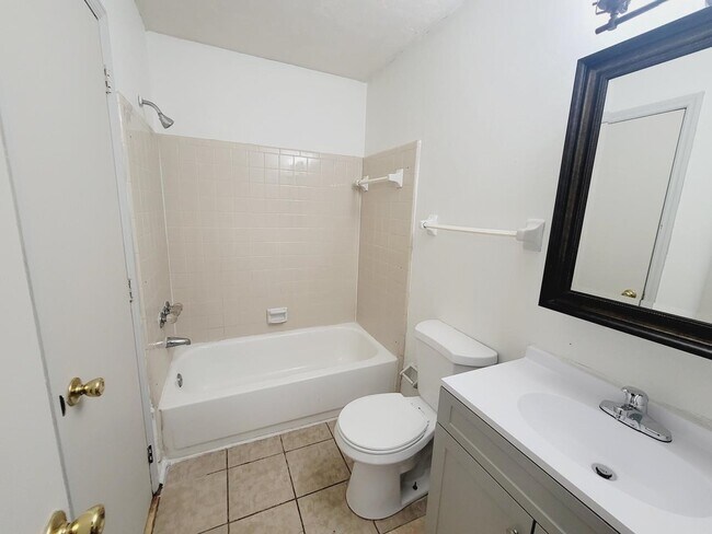 Building Photo - 306 White Dr