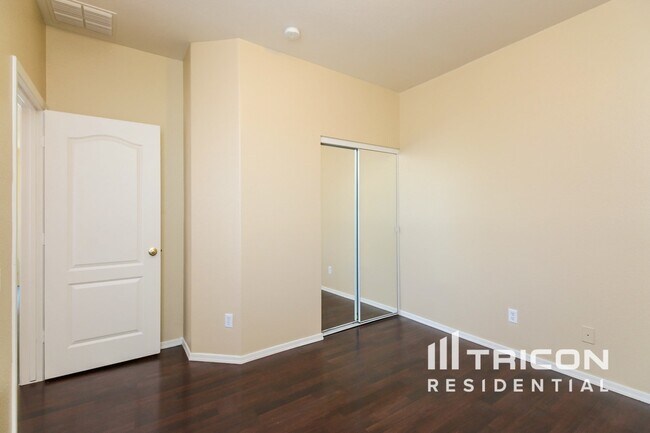 Building Photo - 9210 W Milkweed Loop