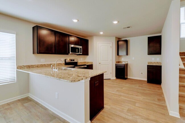 Building Photo - Beautiful Rental Home in Fountain Inn Feat...