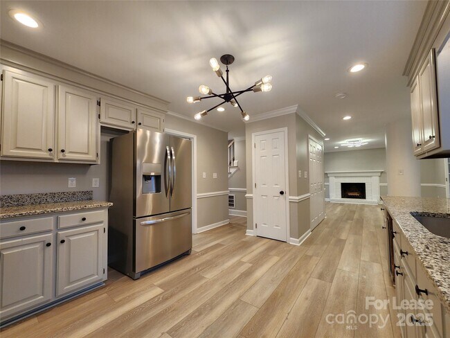 Building Photo - 7232 Sheffingdell Dr