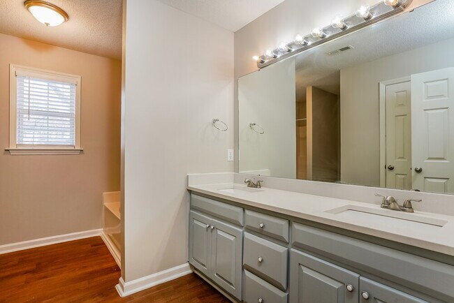 Building Photo - 125 Biltmore Dr