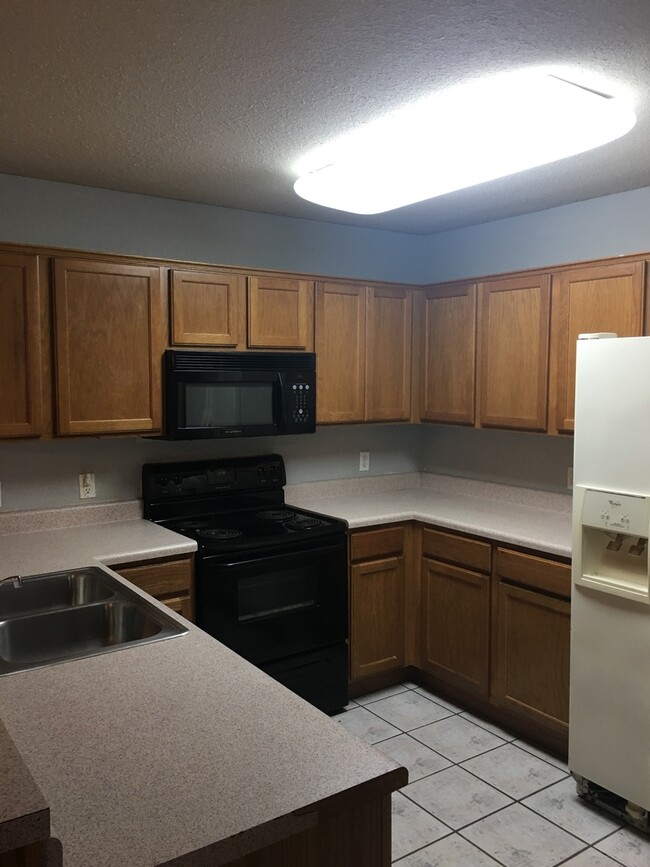 Building Photo - 1095 Grinnel Cir
