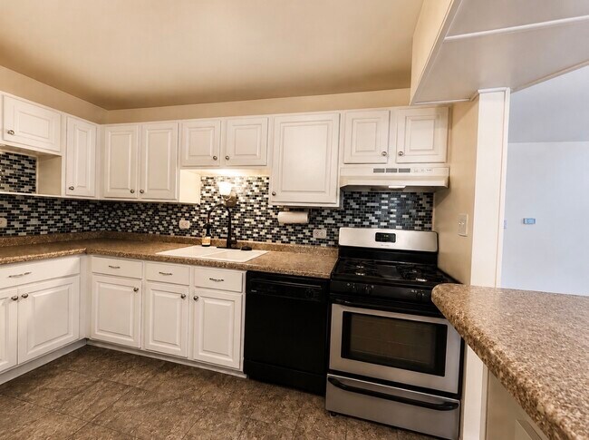 Building Photo - 5324 Waterbury Dr