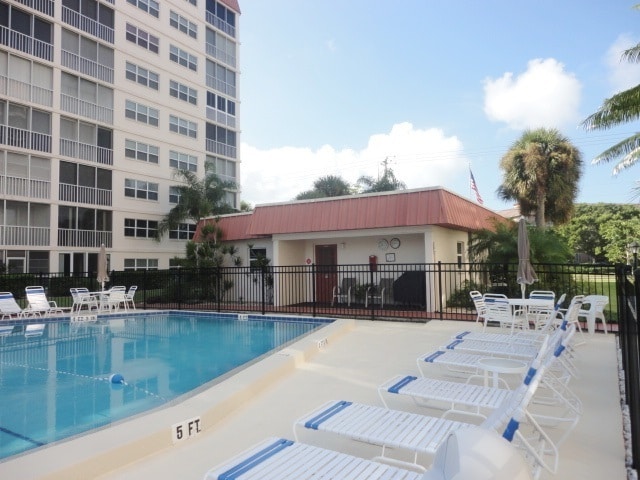 Building Photo - Annual 2BR/2BA Condo in Costa Brava on Venice Island