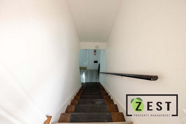 Building Photo - 17352 Roselawn St