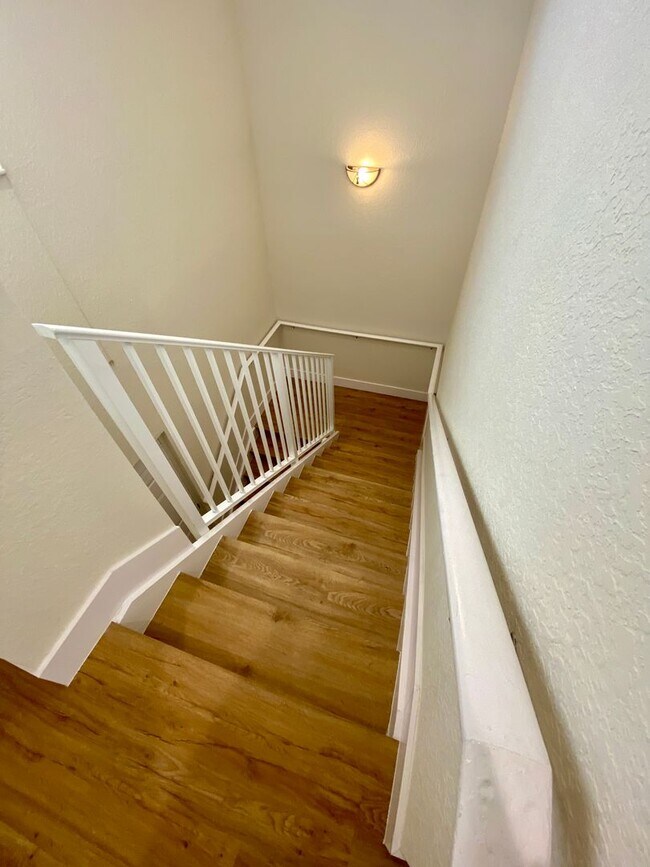 Building Photo - Greenhills-11032