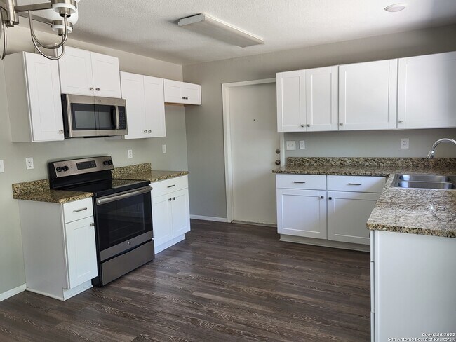 Building Photo - 9415 Quicksilver Dr