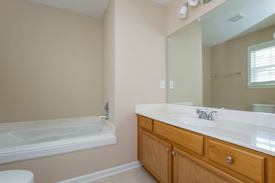 Building Photo - 47 Highland Falls Dr