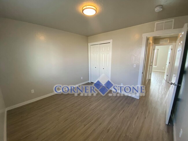 Building Photo - Like New Home in Brookdale Subdivision!
