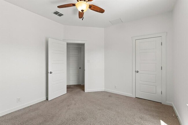 Building Photo - 2101 Rivers Edge Way
