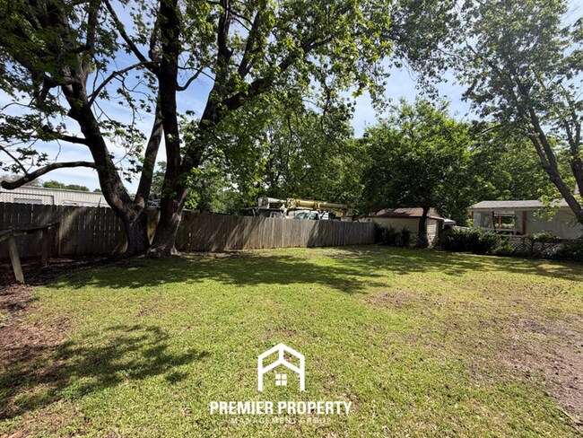Building Photo - Cozy & Private 1BR/1BA Cottage | Fenced Yard & Washer/Dryer Included