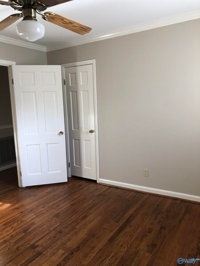 Building Photo - 4010 Medford Dr SE