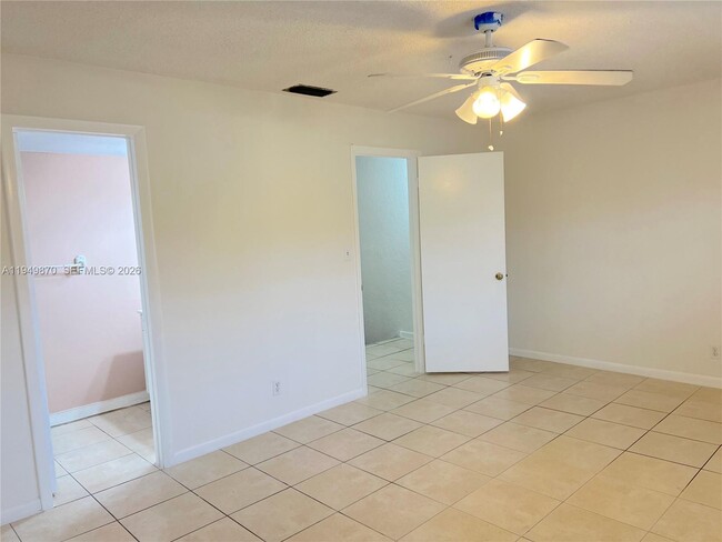 Building Photo - 6518 SW 41st St