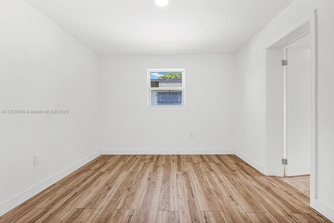 Building Photo - 128 NW 61st St