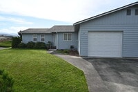 Building Photo - 2 bed, 2 bath, 1 car garage- water, sewer,...