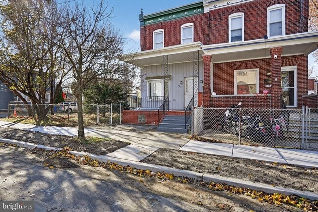 Building Photo - 738 Division St