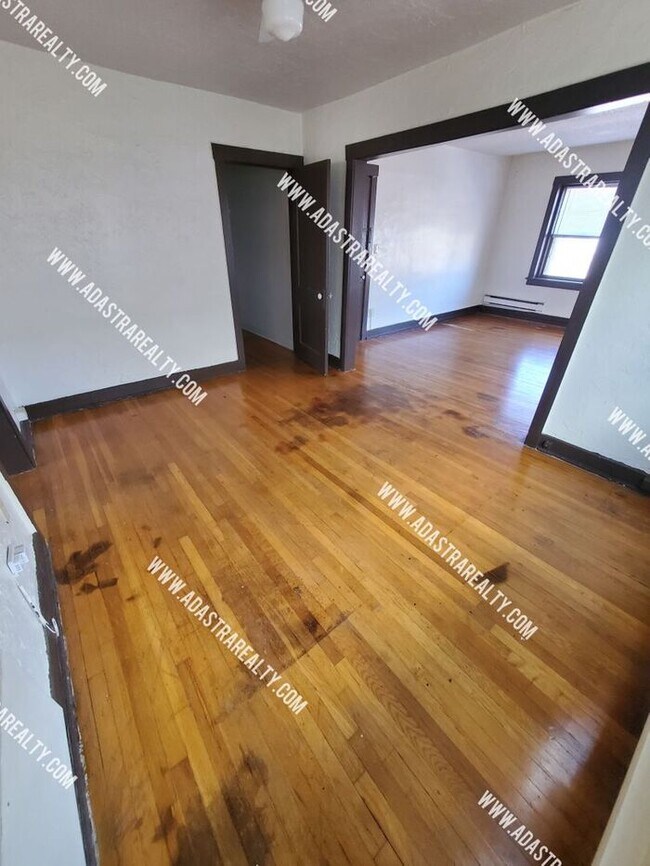 Building Photo - Cute and Affordable 1 Bedroom Apartment in...
