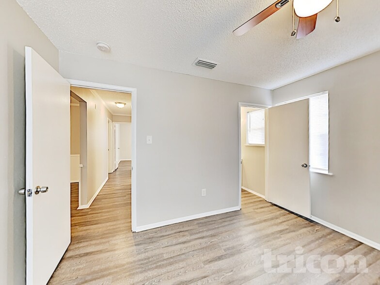 Building Photo - 429 W Ferndale Ln