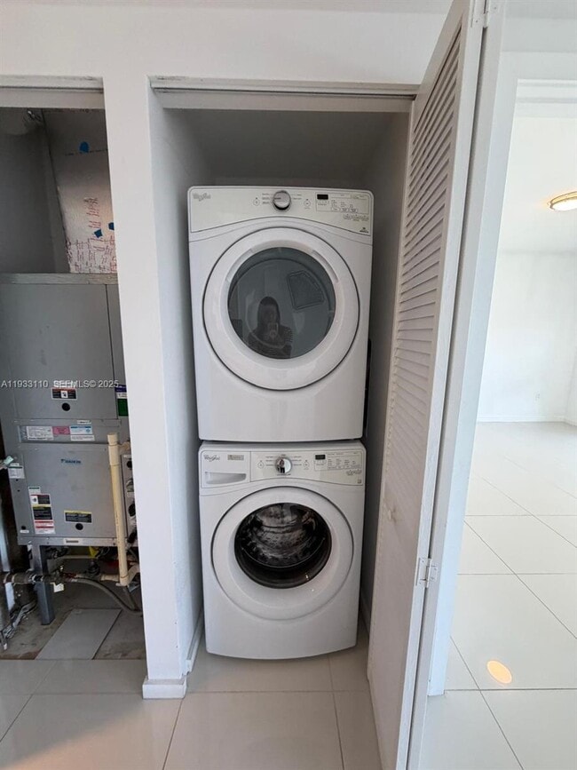 Building Photo - 5300 Paseo Blvd