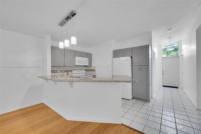 Building Photo - 616 Woodgate Cir