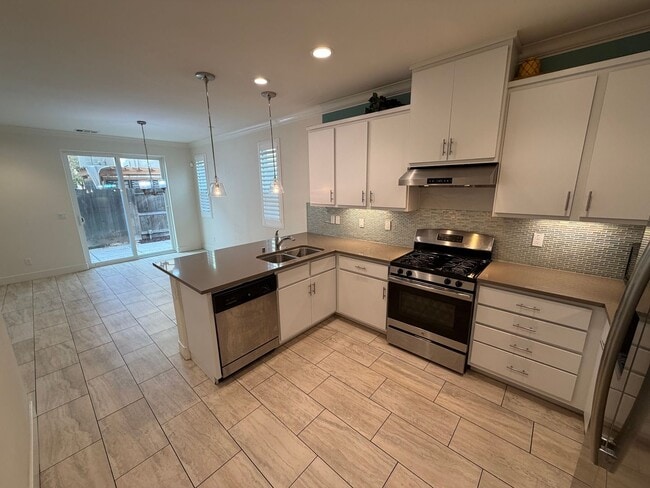 Building Photo - 3 bedroom | 2.5 bathroom | Single family h...