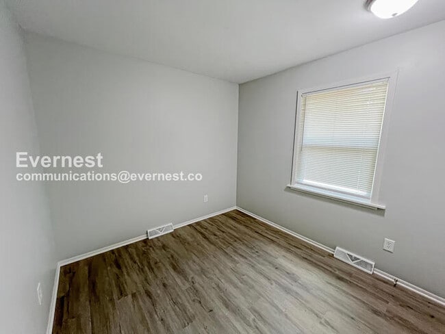 Building Photo - 19220 E 5th St Ct N