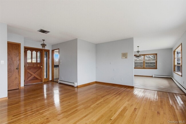 Building Photo - 27 Allapartus Cir