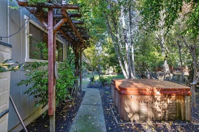 Building Photo - Charming 3-Bed / 2-Bath Retreat on Over an Acre in Sebastopol