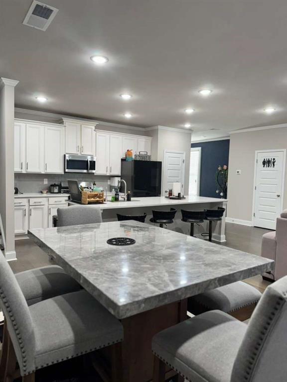 Building Photo - 2215 Manor Pointe Dr