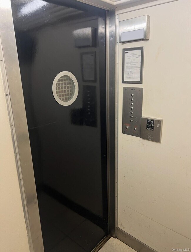 Building Photo - 89-20 55th Ave