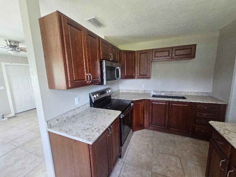 Building Photo - 116 Marrero Ave