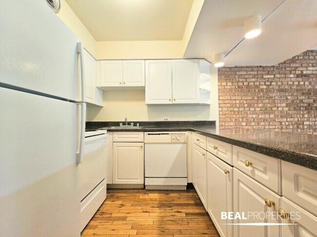 Building Photo - 2 bedroom in CHICAGO IL 60610
