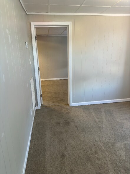 Building Photo - 138 Montrose Ave