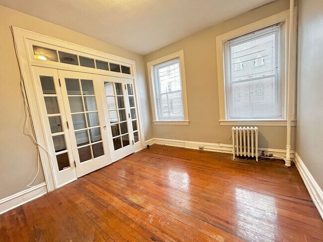 Building Photo - 307 Dolphin St