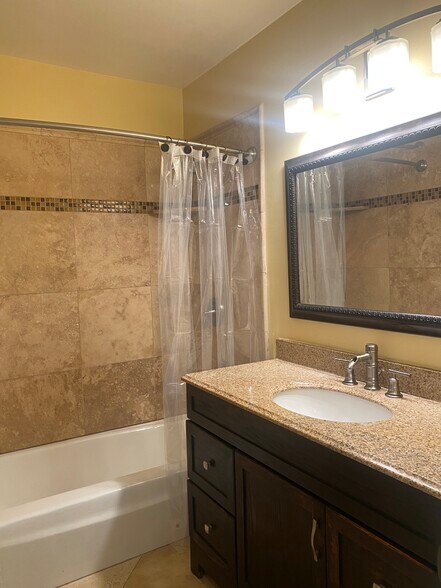 main bathroom - 8710 Delgany Ave