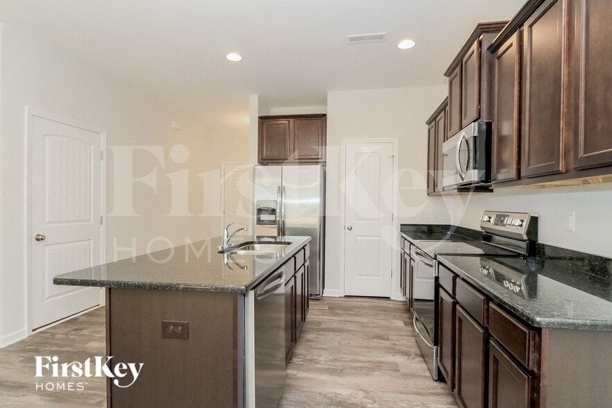 Building Photo - 2604 Dallas Dr