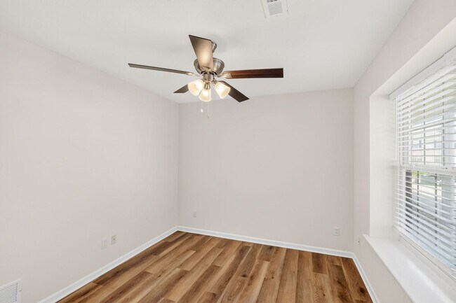 Building Photo - 1716-1718-1718 Juniper Dr