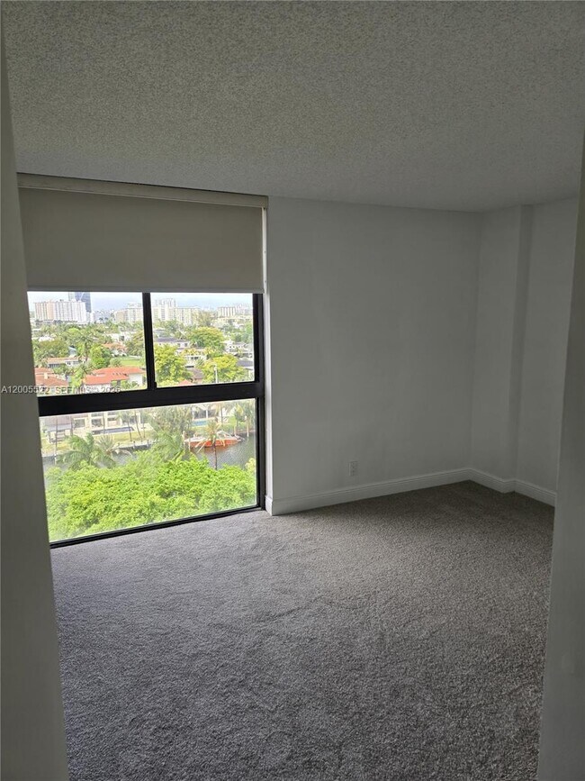 Building Photo - 3610 Yacht Club Dr